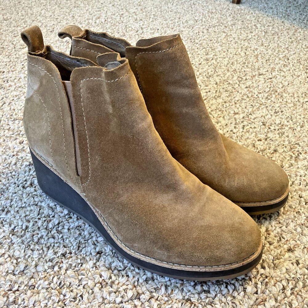 Sofft Womens Emeree Tan Heeled Ankle Boot Bootie Size 10 M Suede Waterproof
